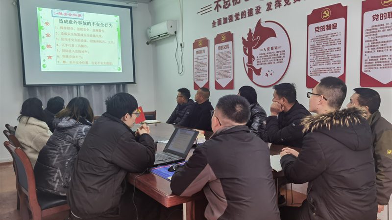 小标题：学历提升，职场进阶的必经之路