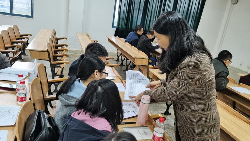 小标题：一、成人高考备考的挑战
